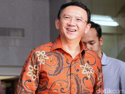 Ekspresi Ahok Usai Diperiksa 6,5 Jam Oleh KPK