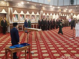 Gubernur Al Haris Lantik Pejabat Kemendagri jadi Pj Wali Kota Jambi Gubernur Al Haris Lantik Pejabat Kemendagri jadi Pj Wali Kota Jambi