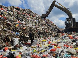 Gunung Sampah di TPA Sente Klungkung Makin Tinggi