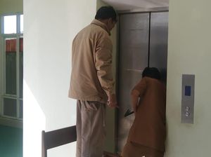 Honorer Dinkes Sinjai Terjebak di Lift Kantor gegara Mati Lampu
