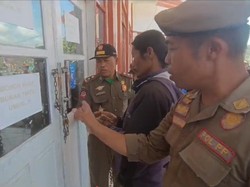 Honorer Satpol PP Mamasa Segel Kantor BPKD, Tuntut Gaji 6 Bulan Dibayarkan