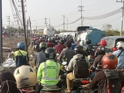 7 Fakta Ulah Rico Tinggalkan Truknya Bikin Gresik Macet Parah