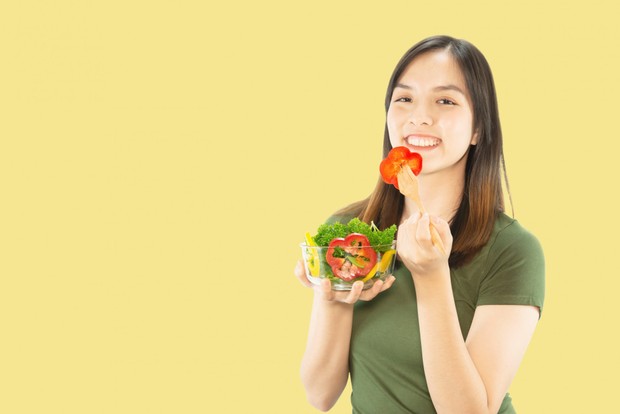 Konsumsi makanan sehat/ Foto: freepik.com/freepik Konsumsi makanan sehat