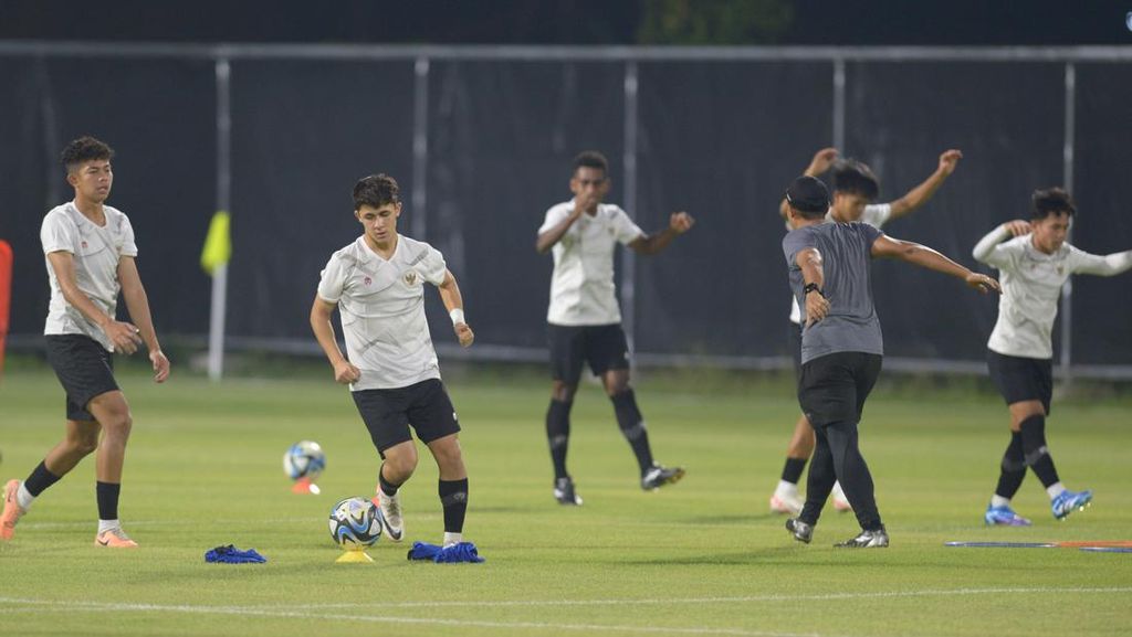 Intip Latihan Timnas U-17 Jelang Laga Piala Dunia Melawan Ekuador Intip Latihan Timnas U-17 Jelang Laga Piala Dunia Melawan Ekuador
