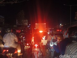 Jalan Perintis Makassar ke Arah Unhas Macet Parah Malam Ini
