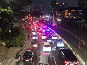 Massa Aksi di Patung Kuda Bubar, Lalin di Jalan Merdeka Barat Kembali Normal
