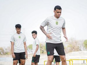 Tinggalkan Arema FC, Mikael Tata Ikut Latihan Persebaya Tinggalkan Arema FC, Mikael Tata Ikut Latihan Persebaya