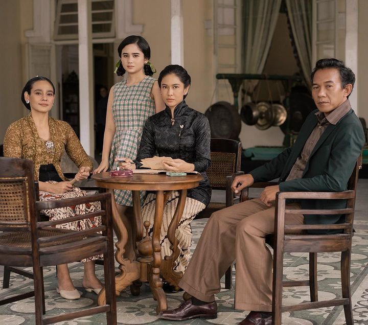 Model Kebaya Pemain Gadis Kretek, Dian Sastrowardoyo Hingga Sheila Dara