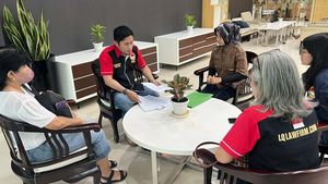 Momen Kuasa Hukum HKP Datangi Kantor Wali Kota Tangsel