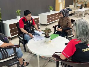 Momen Kuasa Hukum HKP Datangi Kantor Wali Kota Tangsel