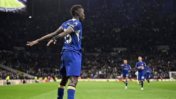 Potret Ragam Selebrasi Nicolas Jackson: Cium Logo, Gaya Mikir, Siuuu!