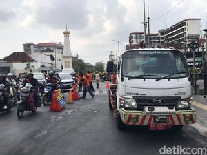 3 Pemilik Usaha Sekitar Tugu Jogja TKP Luberan Minyak Dipanggil Pemkot Besok 3 Pemilik Usaha Sekitar Tugu Jogja TKP Luberan Minyak Dipanggil Pemkot Besok