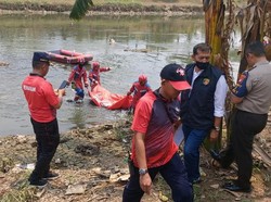 Petugas PPSU Temukan Mayat Pria Saat Bersihkan Sampah di Kali BKT Jaktim