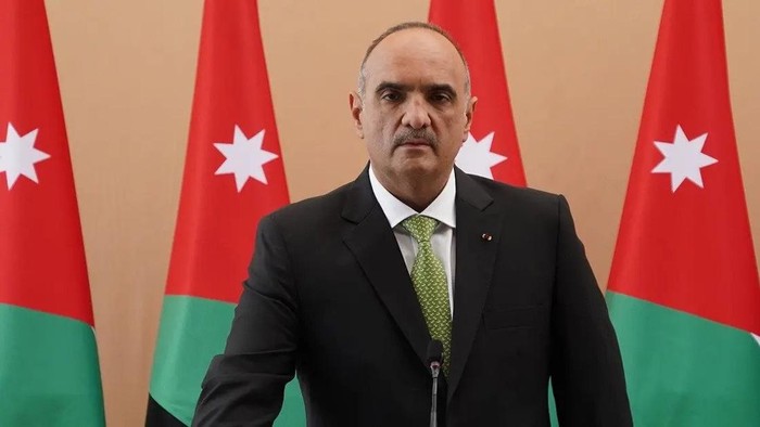 PM Yordania A handout picture released by the Jordanian Royal Palace on October 12, 2020, shows Bisher al-Khasawneh being sworn in as the new PM of Jordan, in the capital Amman. (File photo: AFP)