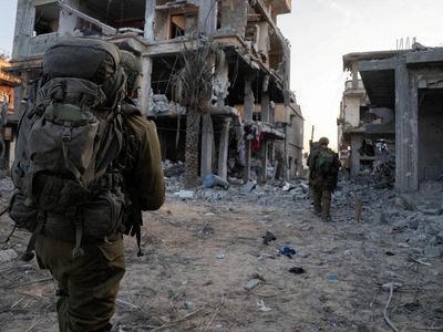 Aksi Militer Israel Buru Pasukan Hamas Saat Operasi Darat di Gaza
