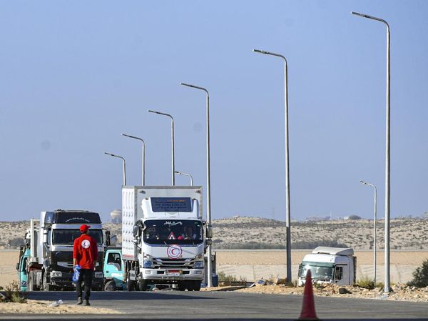 Potret Truk Pengangkut Bantuan Kemanusiaan Berangkat dari Mesir ke Gaza