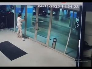 Rekaman CCTV Mahasiswi Unair Sebelum Ditemukan Tewas