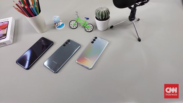 Samsung meluncurkan smartphone terbaru mereka, M34 5G. Ponsel ini dibanderol mulai Rp3,9 juta selama periode promo 7-12 November 2023. (CNN Indonesia/Damar Iradat)