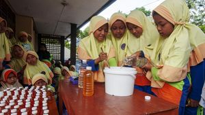 Siswa SD Belajar Membuat Sabun Ramah Lingkungan, Begini Potretnya