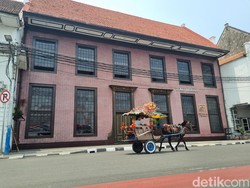 Toko Merah Lama Kosong dan Disebut-sebut Angker, Kini Jadi Apik dan Estetik