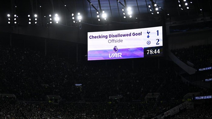 Soccer Football - Premier League - Tottenham Hotspur v Chelsea - Tottenham Hotspur Stadium, London, Britain - November 6, 2023 General view of the big screen before a goal for Tottenham Hotspur is disallowed REUTERS/Tony Obrien NO USE WITH UNAUTHORIZED AUDIO, VIDEO, DATA, FIXTURE LISTS, CLUB/LEAGUE LOGOS OR LIVE SERVICES. ONLINE IN-MATCH USE LIMITED TO 45 IMAGES, NO VIDEO EMULATION. NO USE IN BETTING, GAMES OR SINGLE CLUB/LEAGUE/PLAYER PUBLICATIONS.