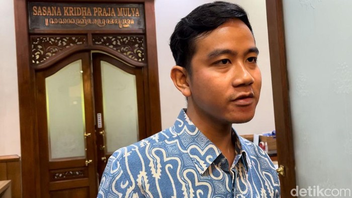 Wali Kota Solo, Gibran Rakabuming Raka di Balai Kota Solo, Selasa (7/11/2023) pagi. Wali Kota Solo, Gibran Rakabuming Raka di Balai Kota Solo, Selasa (7/11/2023) pagi.