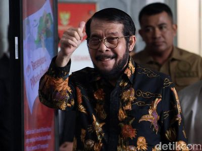 Acungan Jempol Anwar Usman Sebelum Tanggapi Putusan MKMK