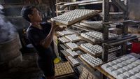 Naiknya Harga Kedelai Impor Bikin Ukuran Tahu Kembali Menciut