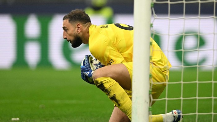 Soccer Football - Champions League - Group F - AC Milan v Paris St Germain - San Siro, Milan, Italy - November 7, 2023 Paris St Germains Gianluigi Donnarumma in action REUTERS/Daniele Mascolo