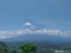 Gunung Semeru Siaga III Usai Keluarkan Awan Panas Sejauh 1.000 Meter