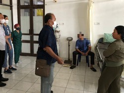 Cekcok soal Telur, Seorang Anak Tebas Ayah Kandungnya hingga Bersimbah Darah