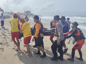 Pria China yang Hilang Ditemukan Tewas Mengambang di Pantai Petitenget Pria China yang Hilang Ditemukan Tewas Mengambang di Pantai Petitenget
