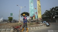 Umbul-umbul terliat saudah terpasang di beberapa sudut.