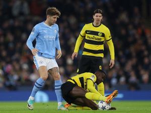 Duh, John Stones Cedera Lagi