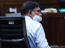 Intip Garasi Mantan Menkominfo Johnny G Plate yang Divonis 15 Tahun Penjara