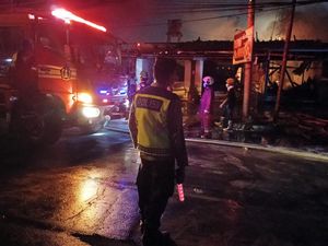 Depot dan Toko Perlengkapan Kolam Renang Terbakar, Kerugian Rp 800 Juta