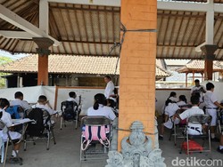 Proyek Sekolah Molor, Siswa SDN Manduang Kian Lama Belajar di Balai Banjar