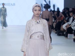 10 Koleksi 4Season Hijab di JFW 2024, Hadirkan Busana Modest Buat Gen Z 10 Koleksi 4Season Hijab di JFW 2024, Hadirkan Busana Modest Buat Gen Z