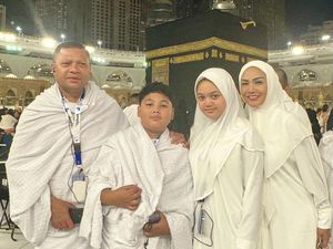 Kris Dayanti Bersyukur Umrahnya dengan Anak dan Suami Lancar Kris Dayanti Bersyukur Umrahnya dengan Anak dan Suami Lancar