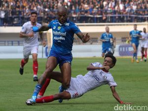 Momen-momen Panasnya Laga Persib Bandung Vs Arema FC
