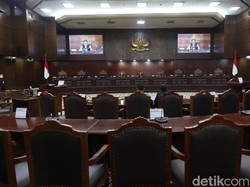 MK Tolak Gugatan Syarat Capres-Cawapres