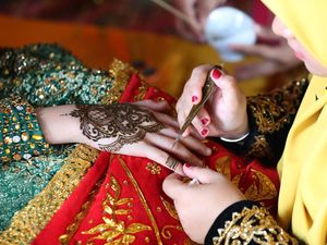 Lirik Lagu Malam Bainai, Tradisi Perkawinan Minangkabau Lirik Lagu Malam Bainai, Tradisi Perkawinan Minangkabau