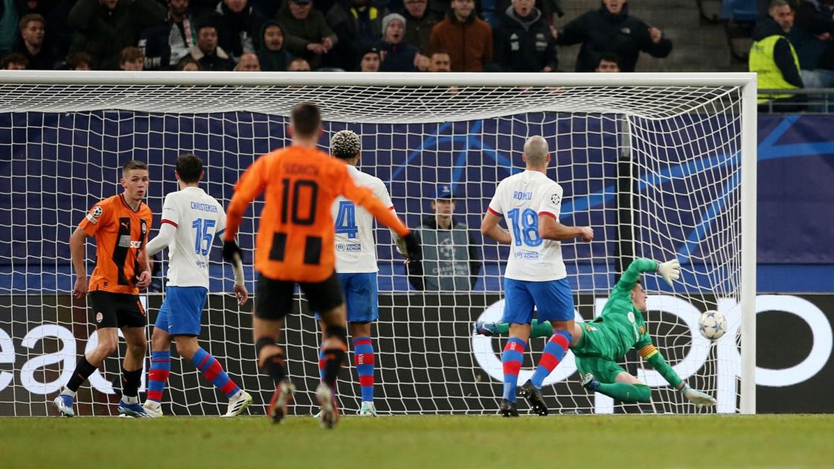 Barcelona kalah 0-1 dari Shakhtar Donetsk. Foto: REUTERS/CATHRIN MUELLER