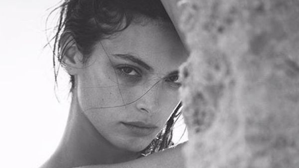 8 Potret Model Israel yang Diduga Gantikan Bella Hadid di Iklan Dior