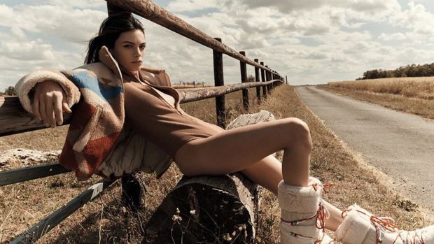 Model Israel May Tager disebut menggantikan Bella Hadid yang pro-Palestina di iklam parfum terbaru Dior.