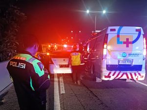 Kronologi Mobil Tabrak Truk di Tol Bintaro hingga Korban Terjepit