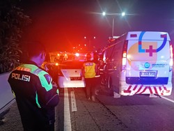 Kronologi Mobil Tabrak Truk di Tol Bintaro hingga Korban Terjepit