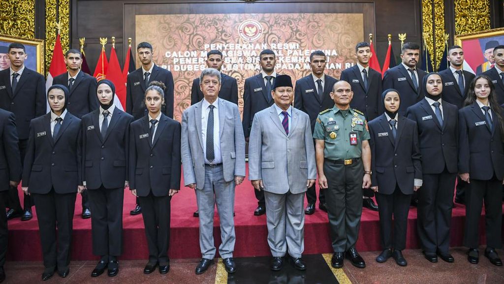 Momen Prabowo Beri Beasiswa untuk 22 Mahasiswa dari Palestina Momen Prabowo Beri Beasiswa untuk 22 Mahasiswa dari Palestina