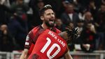Bukan Burung, Bukan Pesawat...Ini Giroud Terbang Cetak Gol!