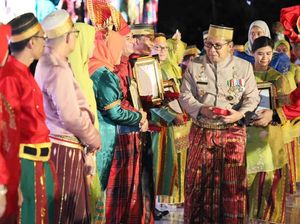 Pemkot Makassar Beri Penghargaan untuk 20 Pegawai Teladan